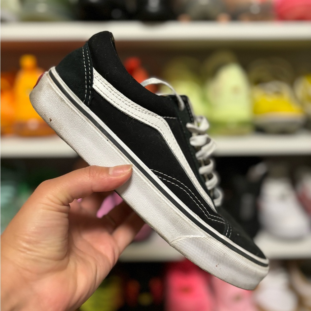 Unisex VANS OLD SKOOL Skate Shoes Black / White Mens 6 / Women’s 7.5